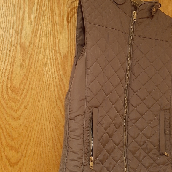 Celeste Quilted Vest Size Med - Picture 3 of 9